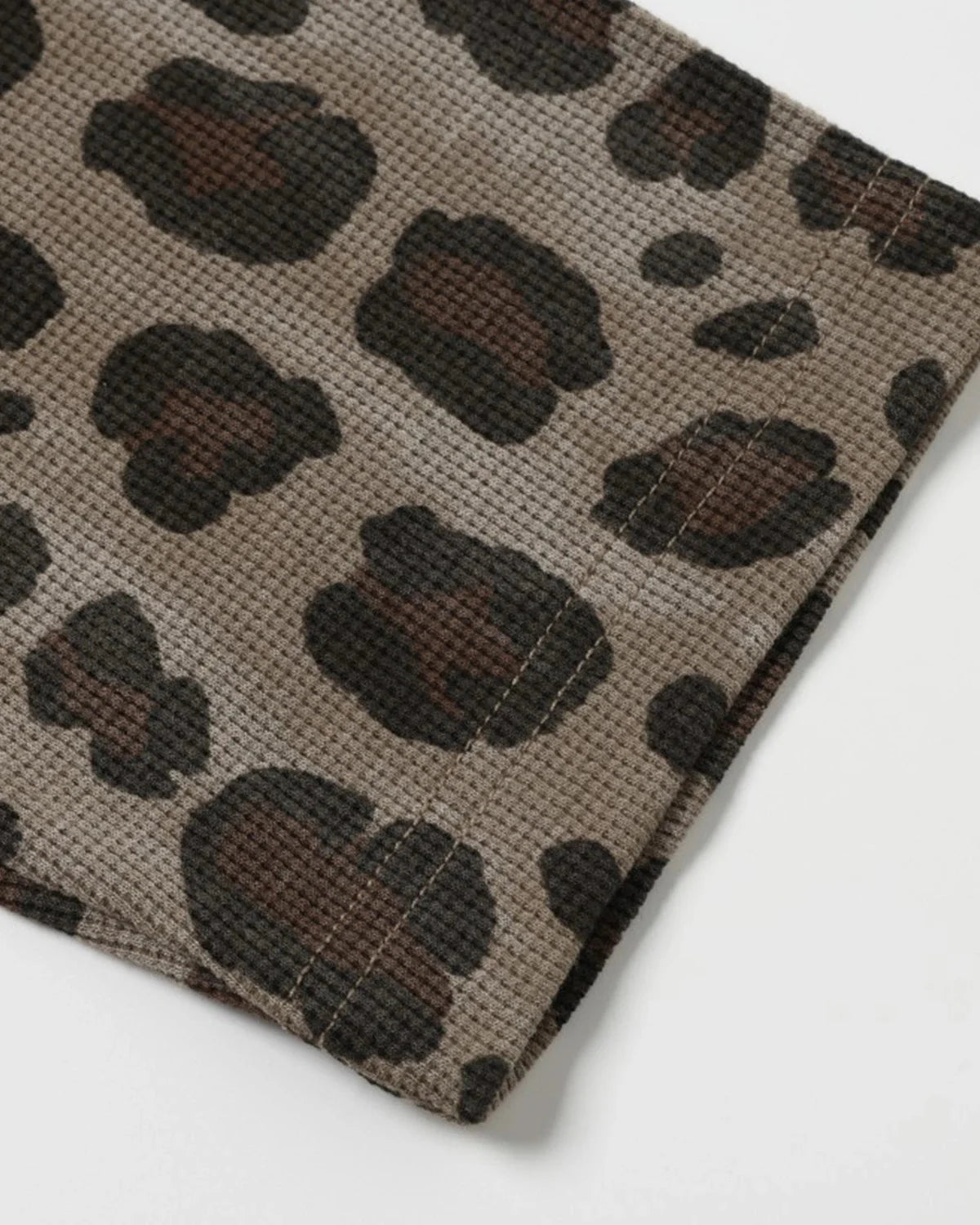 Omygoods Leopard Graphic Waffle Long Sleeve T-Shirt