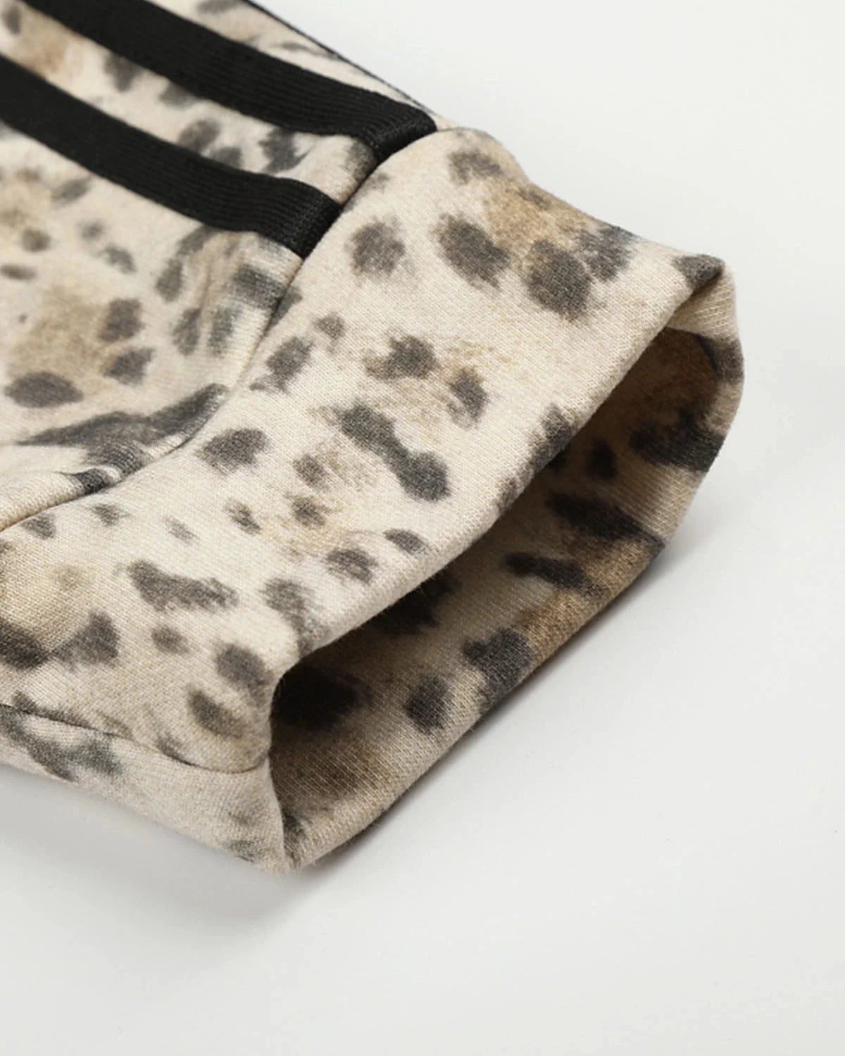 Omygoods Leopard Print Graphic Boxy Zip Up Hoodie