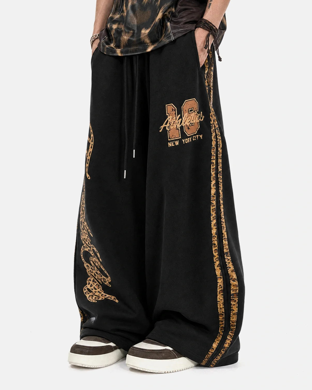 Omygoods Leopard Stripe Graphic Barrel Sweatpants