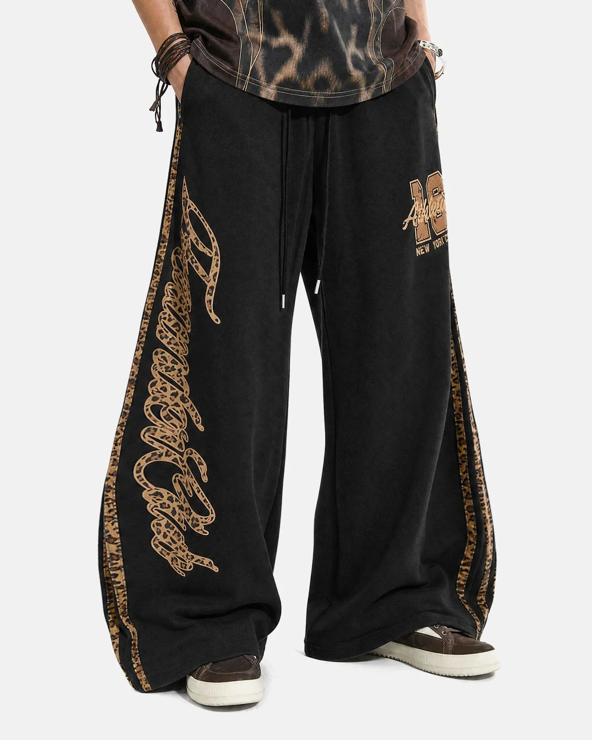 Omygoods Leopard Stripe Graphic Barrel Sweatpants