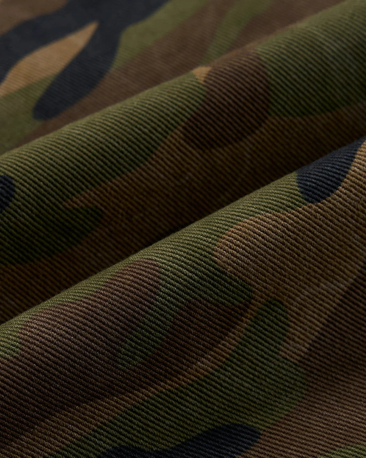 Omygoods Metal Clasp Camo Shorts
