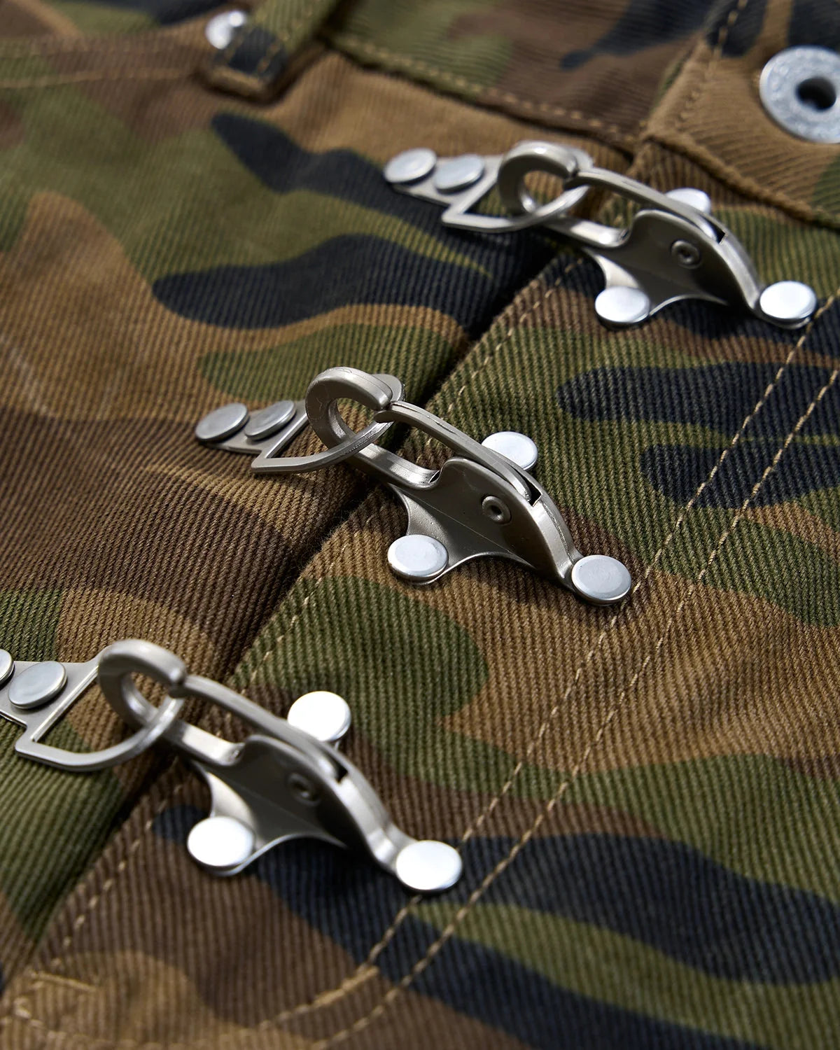 Omygoods Metal Clasp Camo Shorts