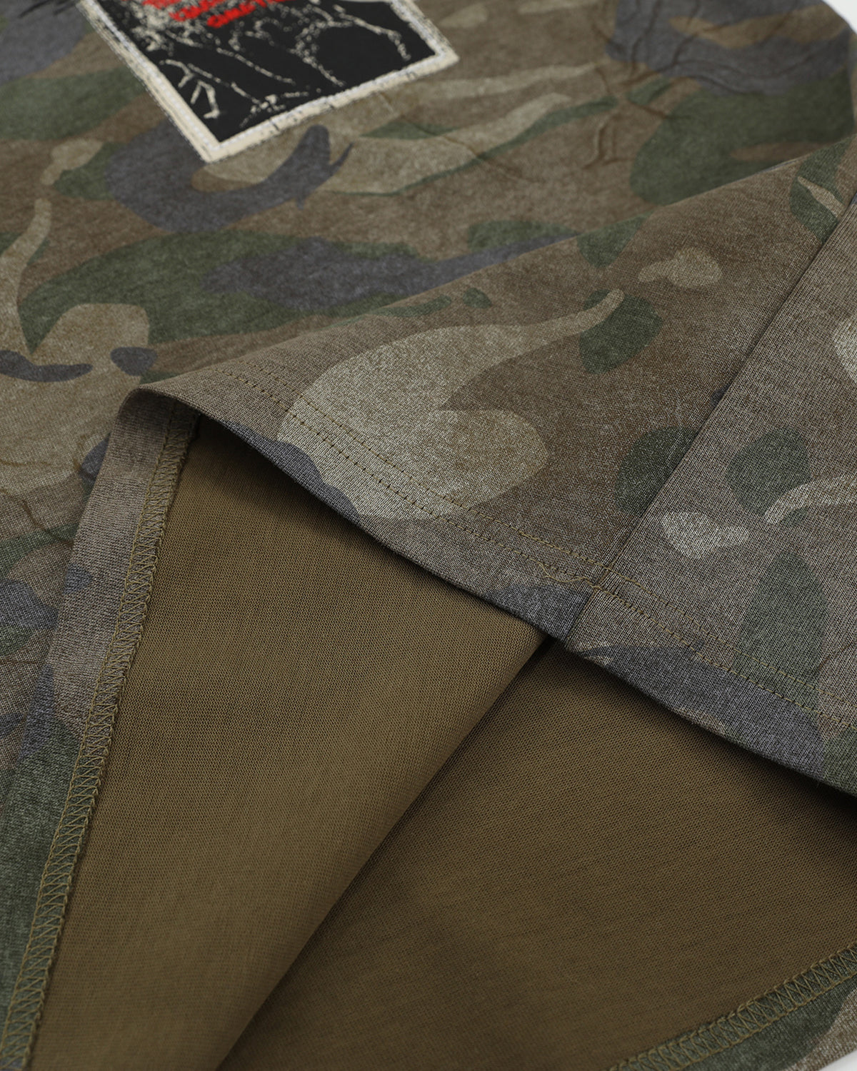 Omygoods Vintage Camo Patch Graphic T-Shirt