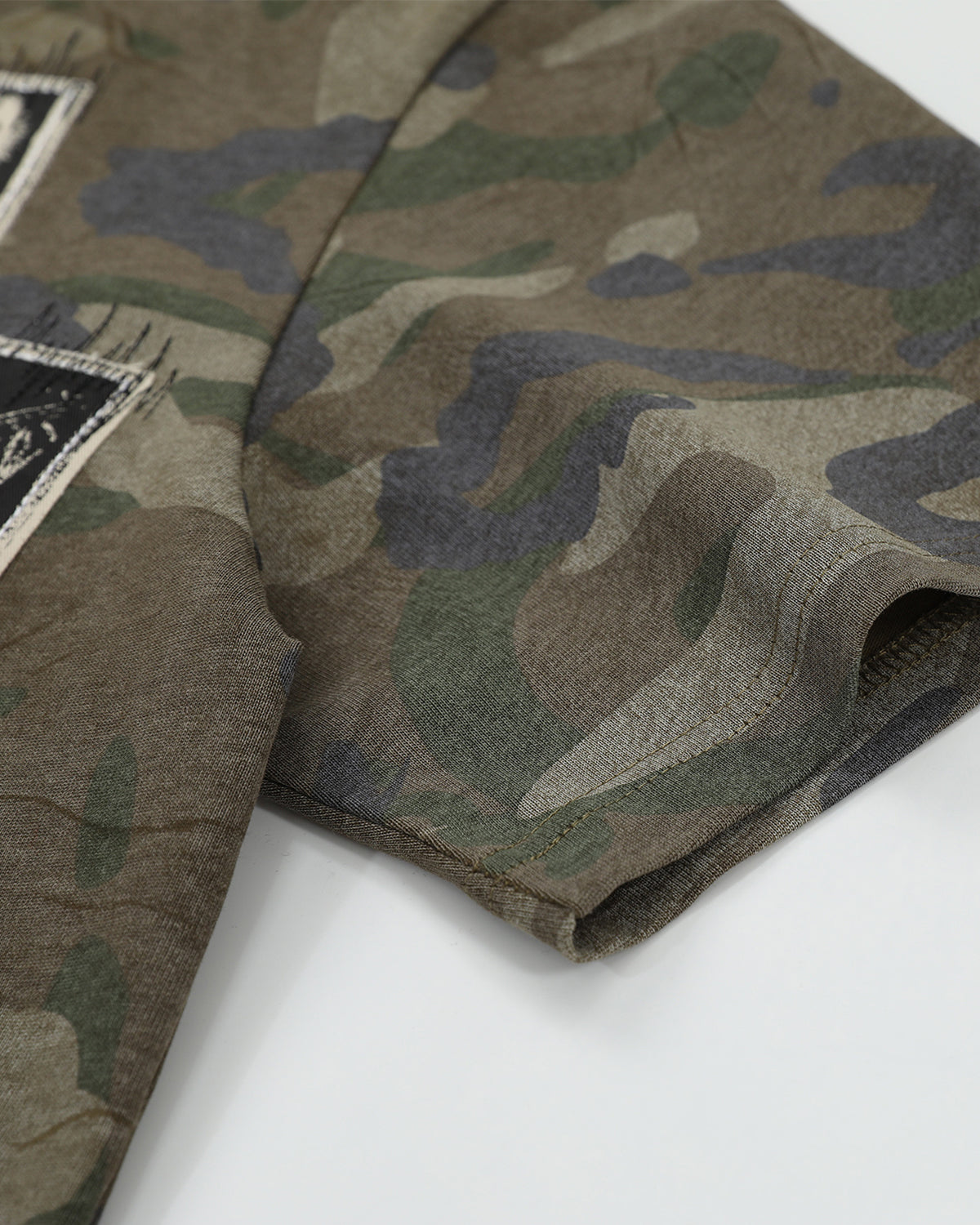 Omygoods Vintage Camo Patch Graphic T-Shirt