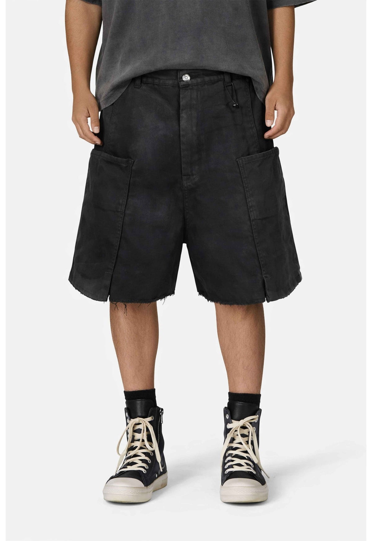 WAXED CARGO SHORTS