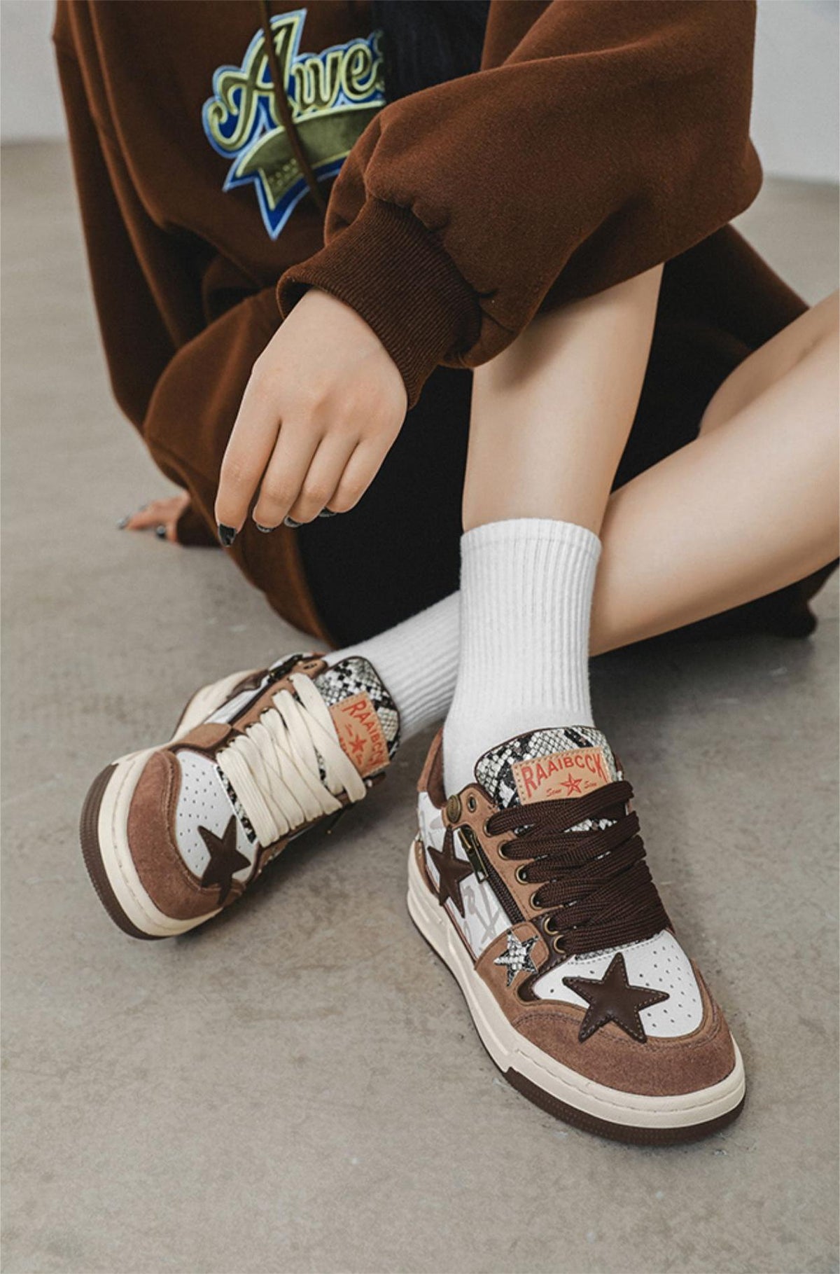 Zipper | Brown Sneakers with Star Element - OMYGOODS