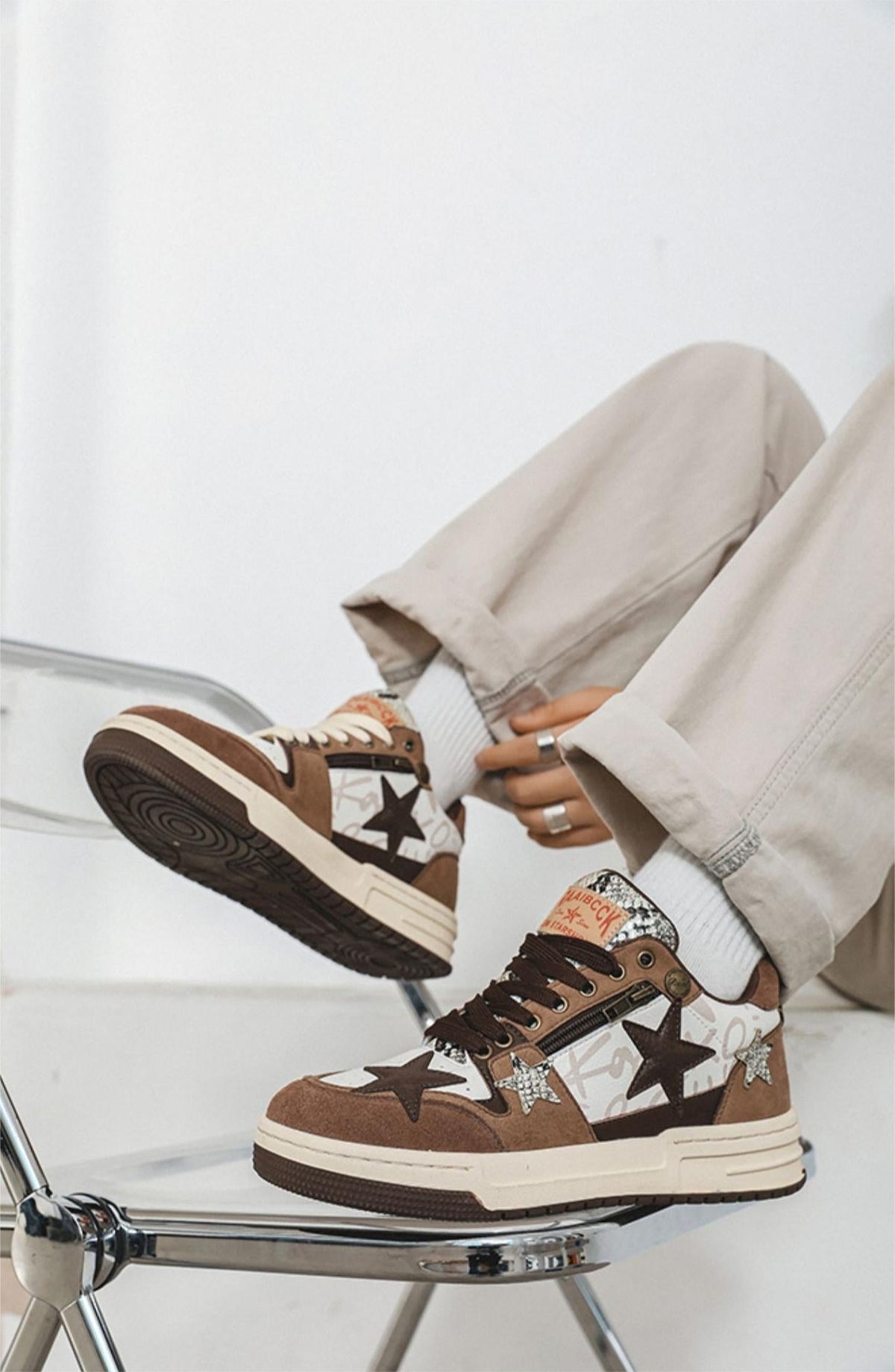 Zipper | Brown Sneakers with Star Element - OMYGOODS